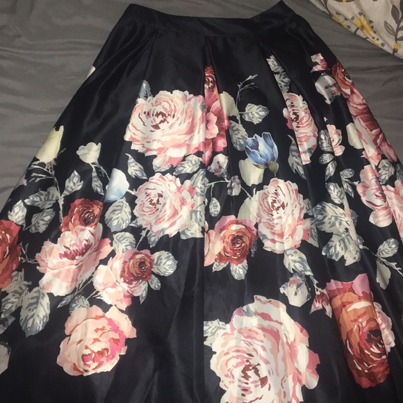 Dresses & Skirts - floral maxi skirt